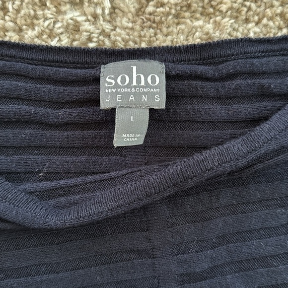 🍍New York & Company Navy sweater 🍍Sz Large🍍Pit to Pit 21”🍍length 23”🍍 - Picture 2 of 4